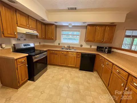 136 Lantern Ct, Troy, NC 27371 photo 5