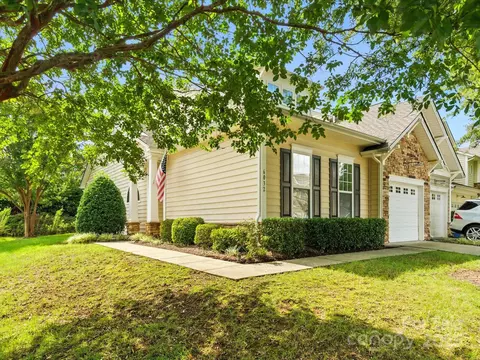 6032 Pale Moss Ln, Charlotte, NC 28269