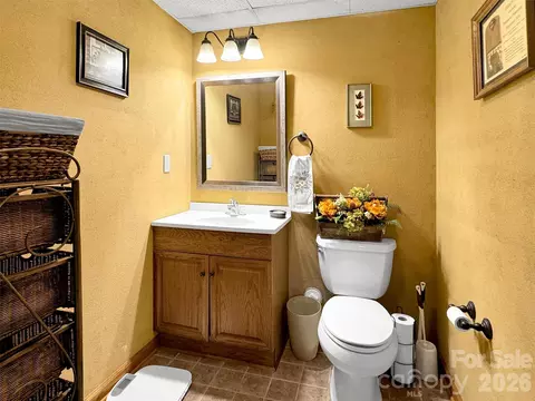 Bath - 346 Wendy Way, Clyde, NC 28721 photo 4 of 4