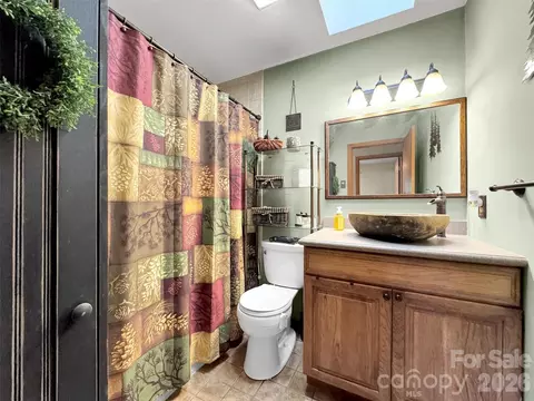 Bath - 346 Wendy Way, Clyde, NC 28721 photo 2 of 4