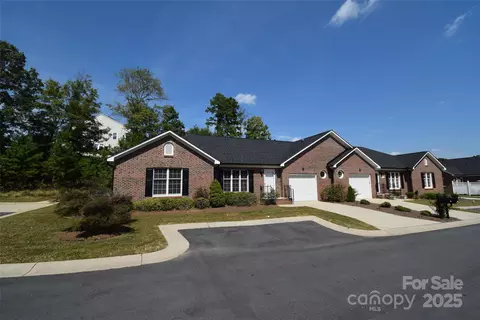 542 Queen Brogan Ct, Gastonia, NC 28054