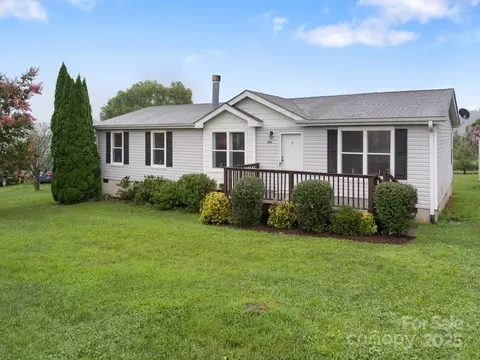 246 Lamonda Dr, Hendersonville, NC 28792
