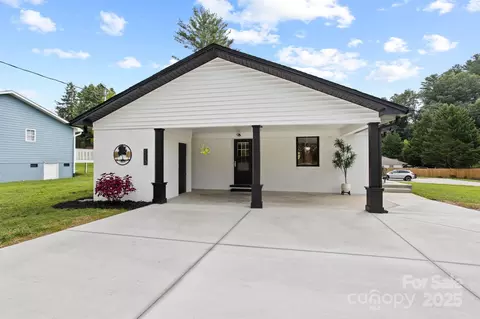 110 S Justice St, Hendersonville, NC 28739
