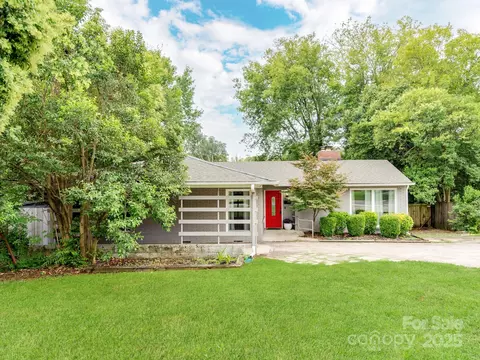 842 E Woodlawn Rd, Charlotte, NC 28209