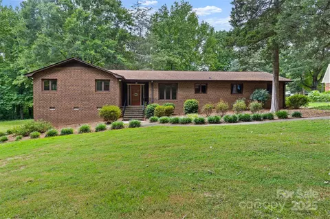 8425 Denbur Dr, Charlotte, NC 28215