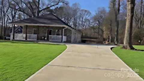 1029 Old Nc 27 Hwy, Mount Holly, NC 28120