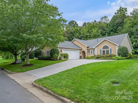 63 Stonebridge Dr, Asheville, NC 28805