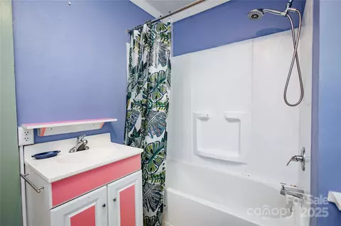 Bath - 41 Miller Ave, Marion, NC 28752 photo 2 of 2