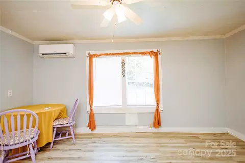 Living - 41 Miller Ave, Marion, NC 28752 photo 2 of 6