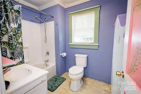 Bath - 41 Miller Ave, Marion, NC 28752 photo 1 of 2