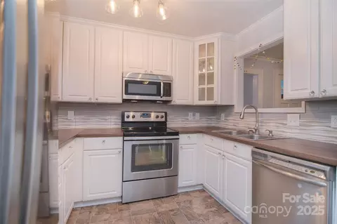 Kitchen - 809 Walker St, Kannapolis, NC 28081 photo 2 of 2