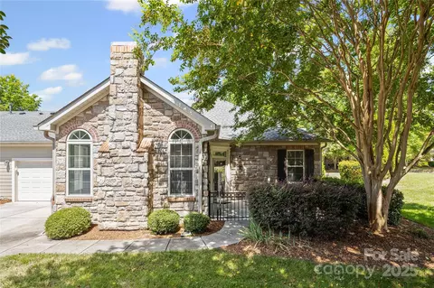 811 Ledgestone Ct, Tega Cay, SC 29708