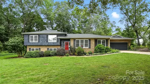 4035 Wandering Ne Ln NE, Hickory, NC 28601