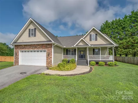 246 Springfield Meadow Dr, Etowah, NC 28729