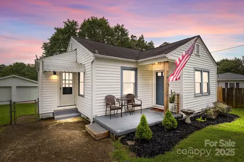 112 Abernathy St, Mount Holly, NC 28120