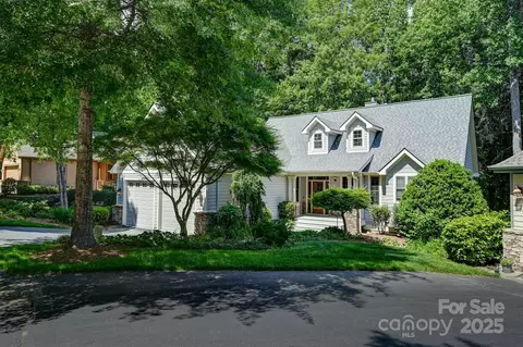 43 S Kuykendall Ct, Hendersonville, NC 28739