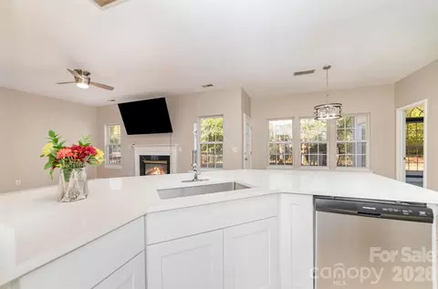 12538 Cardinal Woods Dr, Pineville, NC 28134
