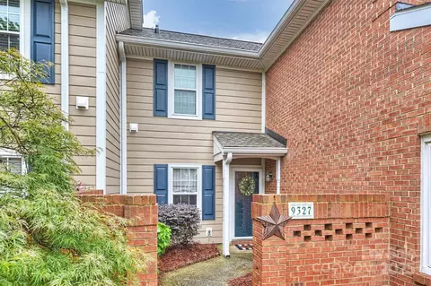9327 S Vicksburg Park Ct, Charlotte, NC 28210