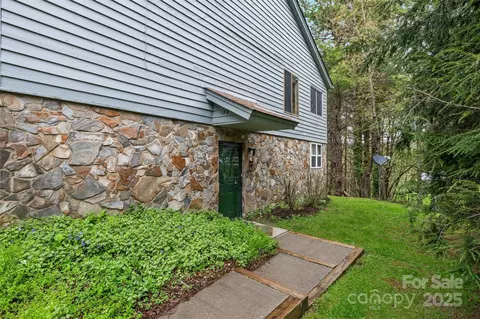138 Village Dr, Boone, NC 28607