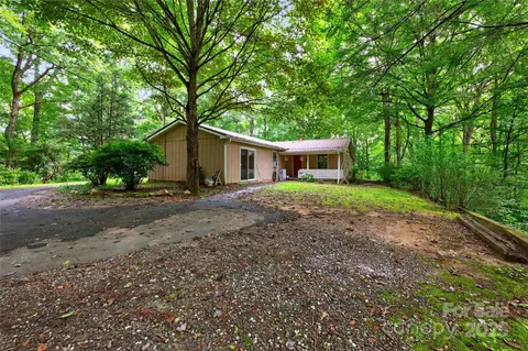 1044 Bumgarner Cemetery Rd, Whittier, NC 28789
