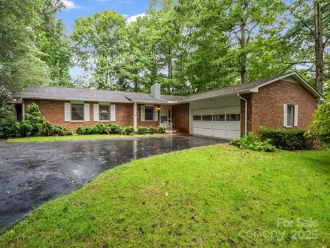 845 Greenwood Dr, Hendersonville, NC 28791