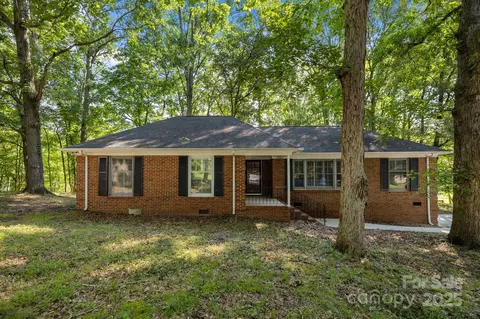 11819 Lansbury Ct, Charlotte, NC 28226