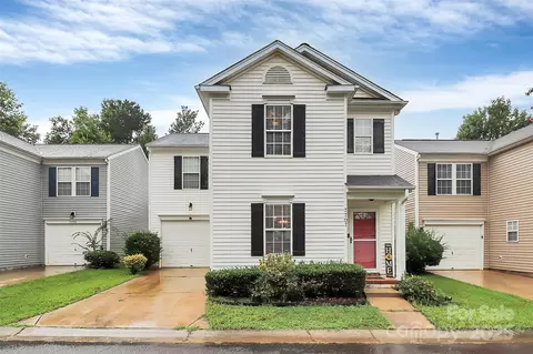 7707 Brisbane Ct, Charlotte, NC 28215
