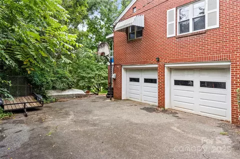 443 W Main St, Elkin, NC 28621 photo 5