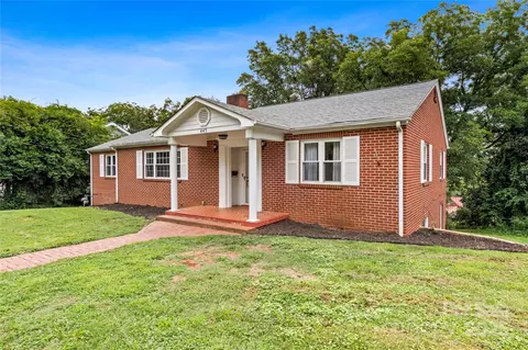 443 W Main St, Elkin, NC 28621 photo 2
