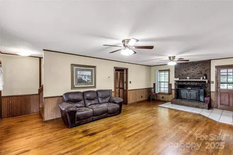 Living - 2163 Golf Course Rd, Lancaster, SC 29720 photo 2 of 5