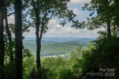 15 Rambling Creek Rd, Hendersonville, NC 28739