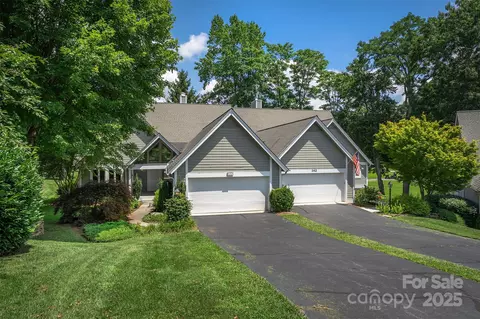 144 Overlook Dr, Flat Rock, NC 28731