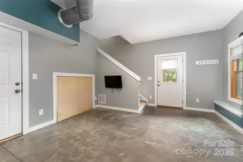Living - 15 Shytle Ln, Fletcher, NC 28732 photo 3 of 3