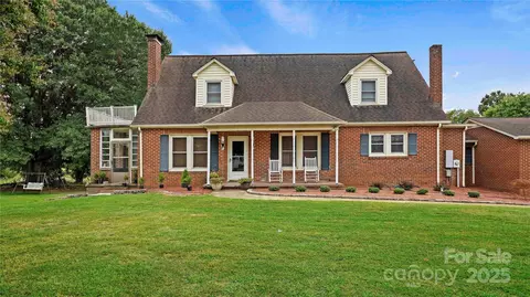 2207 W Stagecoach Trl, Shelby, NC 28150