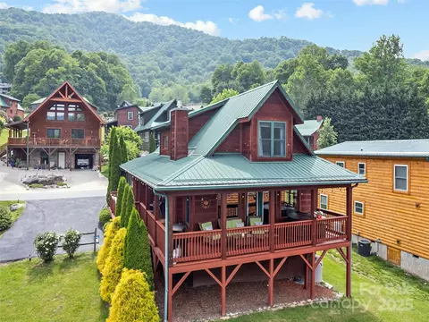 42 Bonus Ct, Maggie Valley, NC 28751