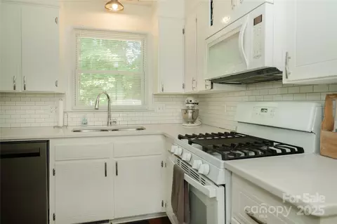 Kitchen - 427 Willow Rd, Salisbury, NC 28147 photo 4 of 5