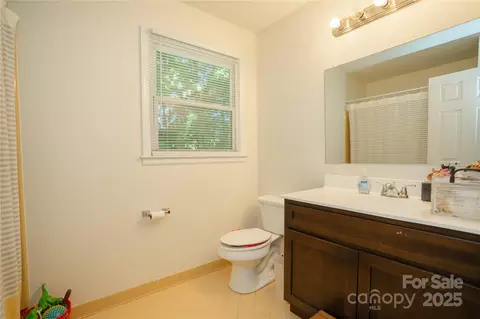 Bath - 427 Willow Rd, Salisbury, NC 28147 photo 2 of 2