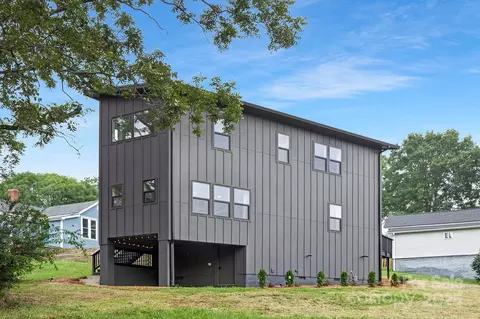 105 Riverside Dr, Cramerton, NC 28032