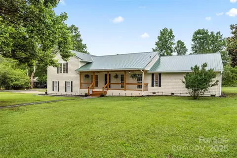 105 Pelican Ct, Mooresville, NC 28117