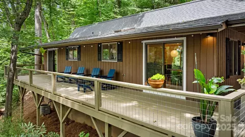 30 Hawktree Ln, Waynesville, NC 28786