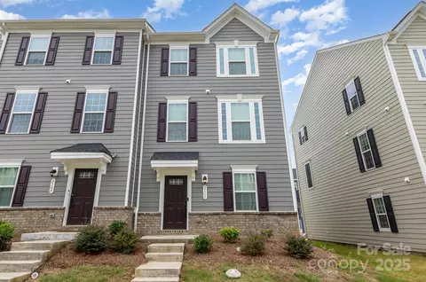 2111 Autumn Olive Ln, Matthews, NC 28104