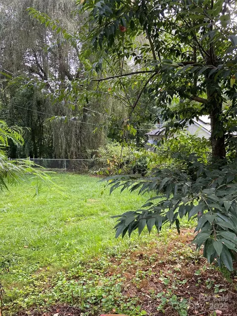 125 Shadowlawn Dr, Asheville, NC 28806