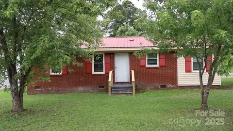 75 W Polk St, Polkton, NC 28135