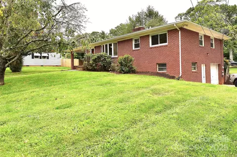 20 Sand Hill School Rd, Asheville, NC 28806