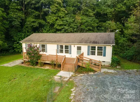 23 Sleeper Branch Rd, Whittier, NC 28789