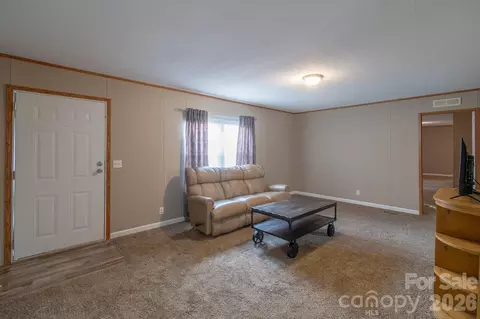 Living - 6706 Hwy 102, Patrick, SC 29584 photo 8 of 10