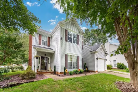 1815 Sugar Hollow Dr, Charlotte, NC 28214