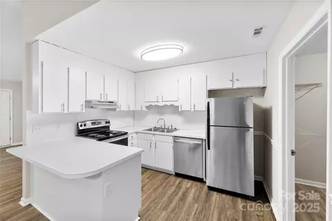 Kitchen - 2713 Faircroft Way, Monroe, NC 28110 photo 2 of 2