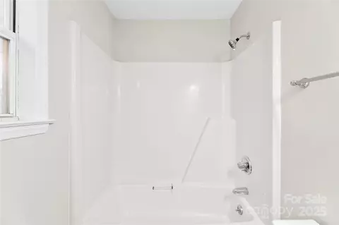 Bath - 2713 Faircroft Way, Monroe, NC 28110 photo 2 of 4