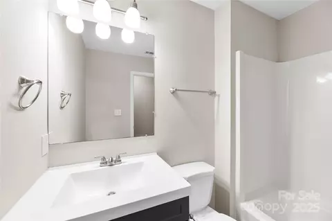 Bath - 2713 Faircroft Way, Monroe, NC 28110 photo 3 of 4